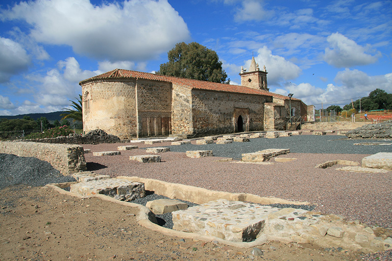 Foro de Turóbriga  y ermita de San Pedro de la Zarza.